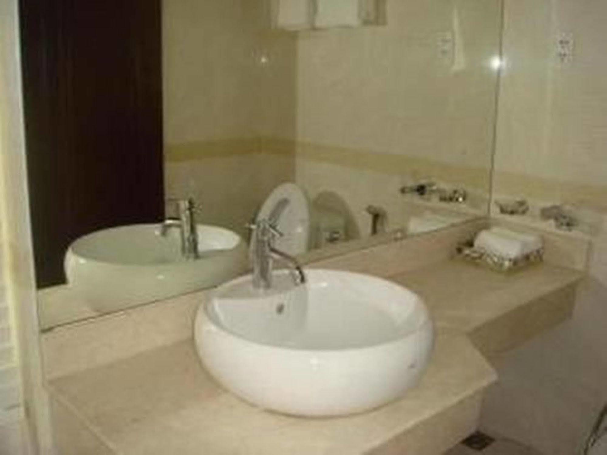 Trung Son Hotel โฮจิมินห์ซิตี้ ภายนอก รูปภาพ